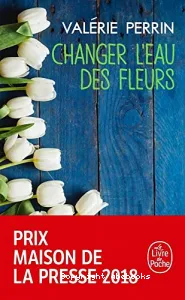 Changer l'eau des fleurs